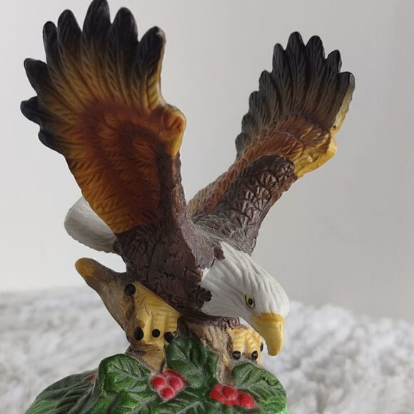 Eagle Porcelain Trinket Box - Picture 7 of 8